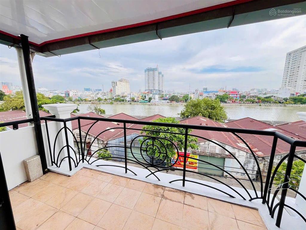 Cho thuê căn hô dịch vụ q4, 1 phòng ngủ ngăn vách kính, ban công full nội thất.