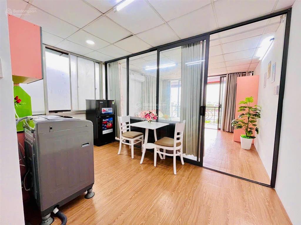 Cho thuê căn hô dịch vụ q4, 1 phòng ngủ ngăn vách kính, ban công full nội thất.