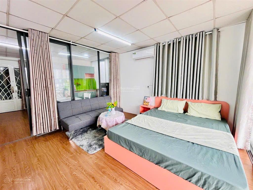 Cho thuê căn hô dịch vụ q4, 1 phòng ngủ ngăn vách kính, ban công full nội thất.