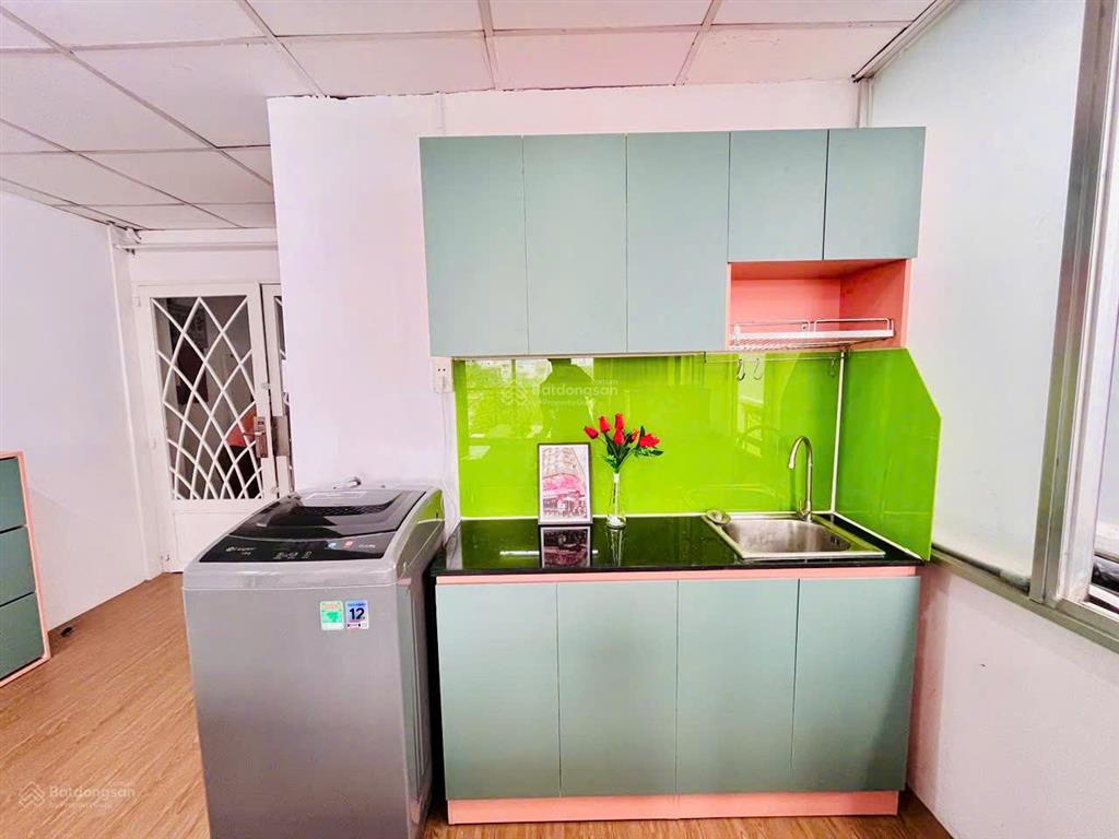 Cho thuê căn hô dịch vụ q4, 1 phòng ngủ ngăn vách kính, ban công full nội thất.