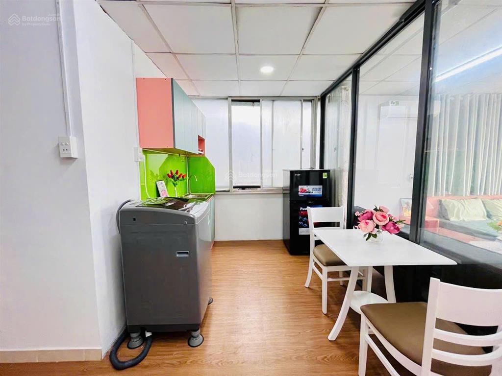 Cho thuê căn hô dịch vụ q4, 1 phòng ngủ ngăn vách kính, ban công full nội thất.