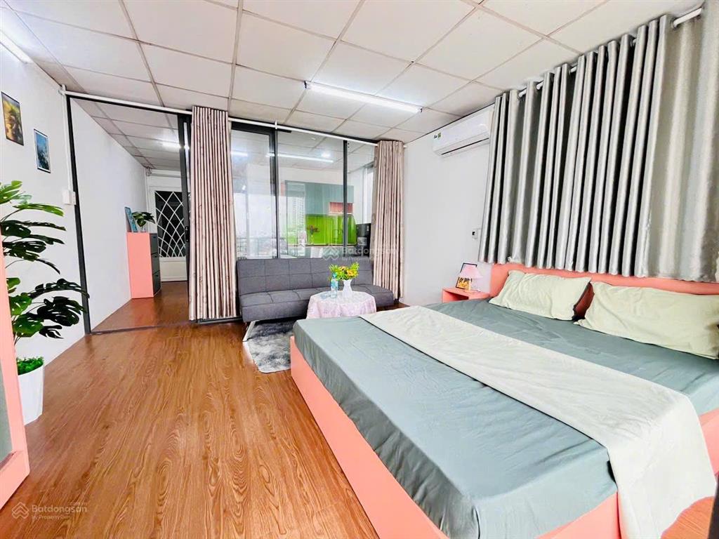 Cho thuê căn hô dịch vụ q4, 1 phòng ngủ ngăn vách kính, ban công full nội thất.