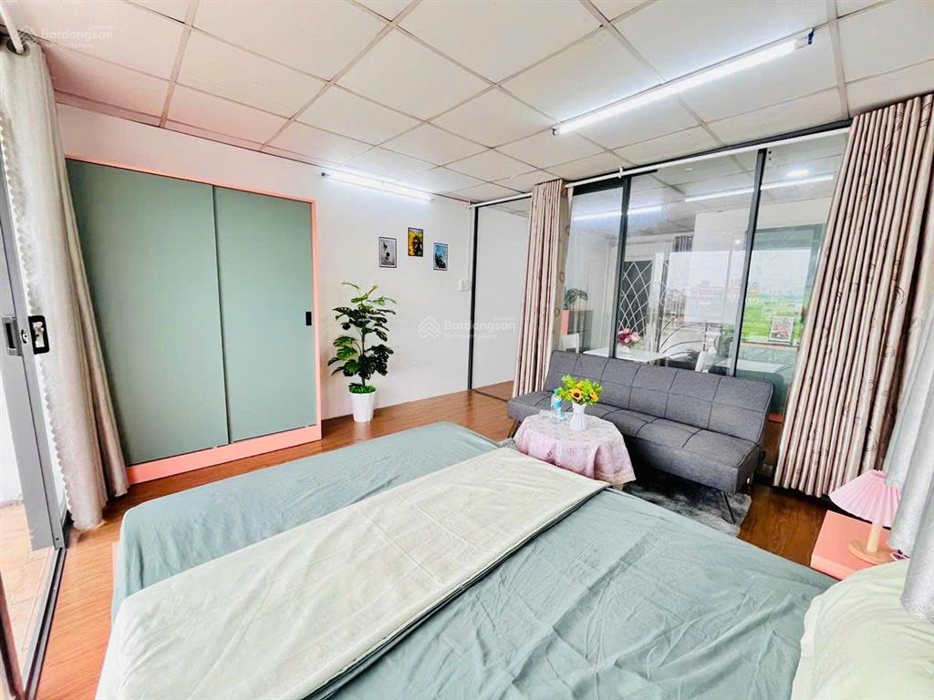 Cho thuê căn hô dịch vụ q4, 1 phòng ngủ ngăn vách kính, ban công full nội thất.