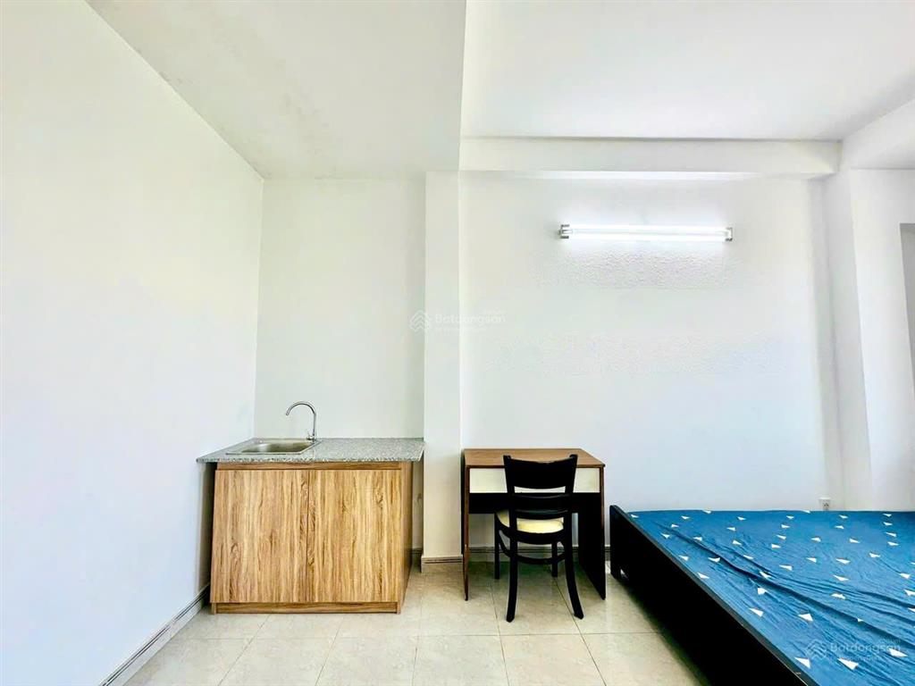 Cho thuê phòng trọ đường trần xuân soạn, phòng ban công view sông, full nội thất.