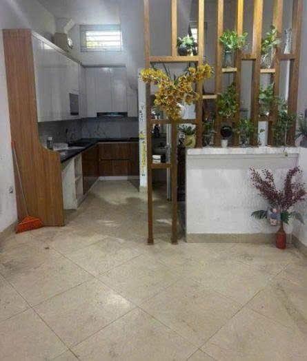 Cho thuê nhà ngõ 132 đường Cầu Giấy 42M x 5T giá 15 triệu GẦN BÃI ĐỖ XE