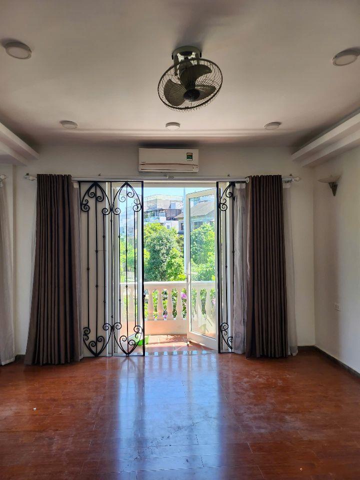 Cho thuê BT  Xuân Phương, Nam Từ Liêm 150M x 5T THANG MÁY, Ô TÔ DỪNG ĐỖ giá 35 triệu 