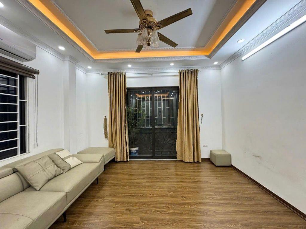 Cho thuê nhà Lê Quý Đôn 2, Hà Đông 42m x 5T (5PN ĐẸP) giá 14 triệu OTO ĐỖ CỬA