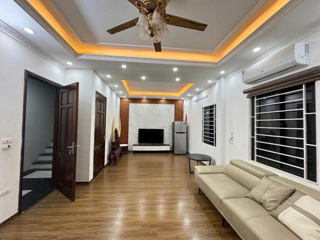 Cho thuê nhà Lê Quý Đôn 2, Hà Đông 42m x 5T (5PN ĐẸP) giá 14 triệu OTO ĐỖ CỬA