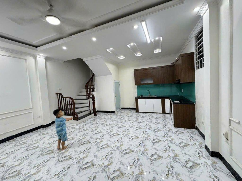 Cho thuê nhà Lê Quý Đôn 2, Hà Đông 42m x 5T (5PN ĐẸP) giá 14 triệu OTO ĐỖ CỬA