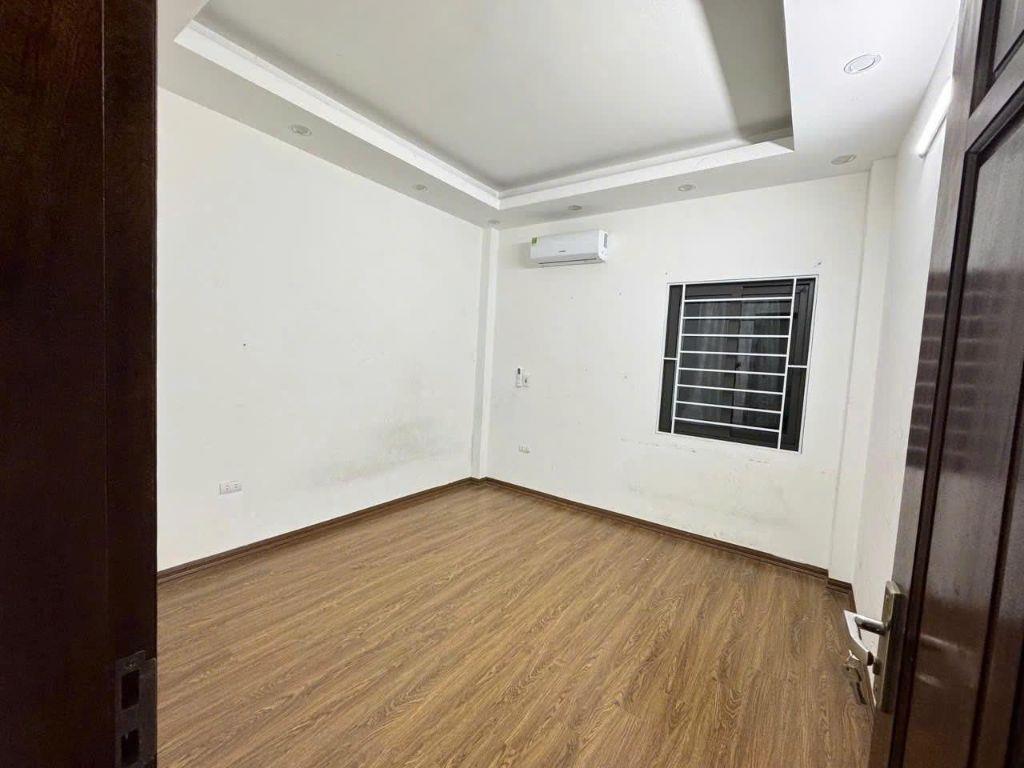 Cho thuê nhà Lê Quý Đôn 2, Hà Đông 42m x 5T (5PN ĐẸP) giá 14 triệu OTO ĐỖ CỬA