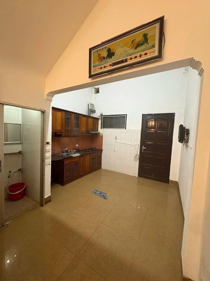 Ngõ 76 Nguyễn Chí Thanh, Đống Đa 40m x 4T (4 ngủ) giá 16 triệu 20M ra oto