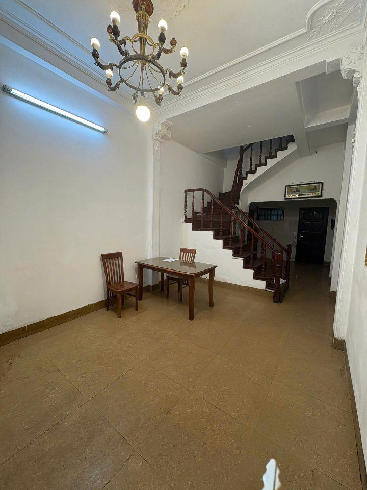 Ngõ 76 Nguyễn Chí Thanh, Đống Đa 40m x 4T (4 ngủ) giá 16 triệu 20M ra oto