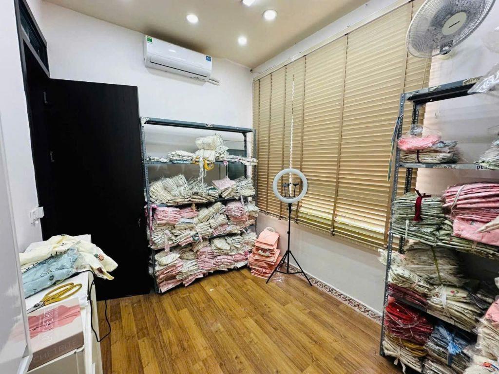 Xuân Thủy, Cầu Giấy 35m* 3T OTO ĐỖ CỬA, KD, NHÀ ĐẸP giá 17 triệu