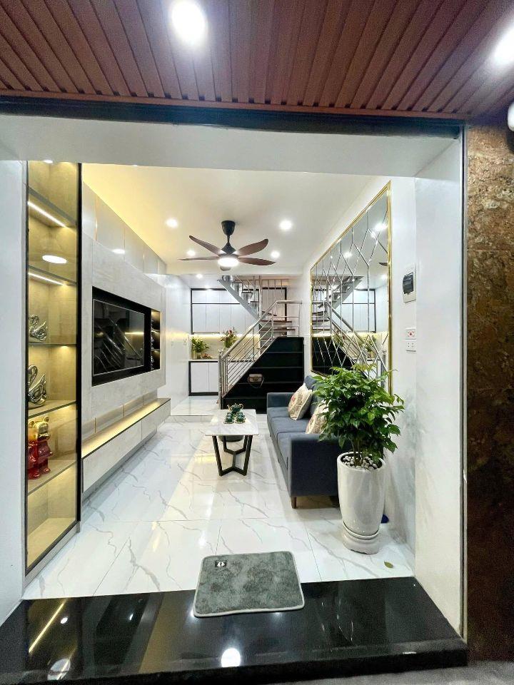 NHÀ MỚI, FULL ĐỒ Văn Chương, Đống Đa 20m*5T(3ngủ) giá 12 triệu