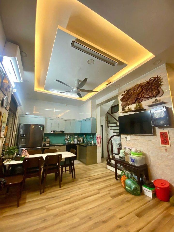 Cho thuê nhà CÓ THANG MÁY Trần Xuân Soạn, Hai Bà Trưng 42m*6 tầng (5 ngủ) giá 23tr