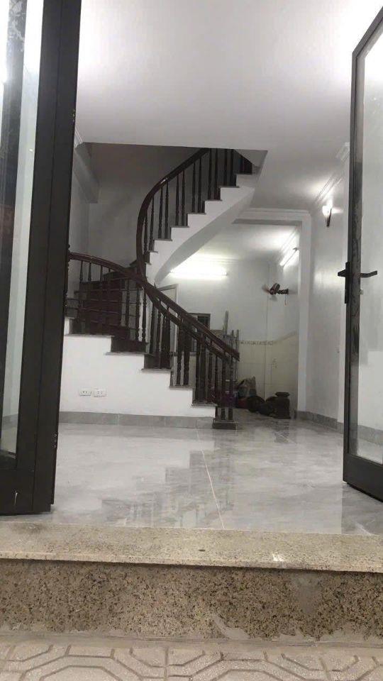 Cho thuê nhà ngõ 241 Chiến Thắng, Hà Đông 35m x 4T Ô TÔ ĐỖ CỬA giá 13.5 triệu