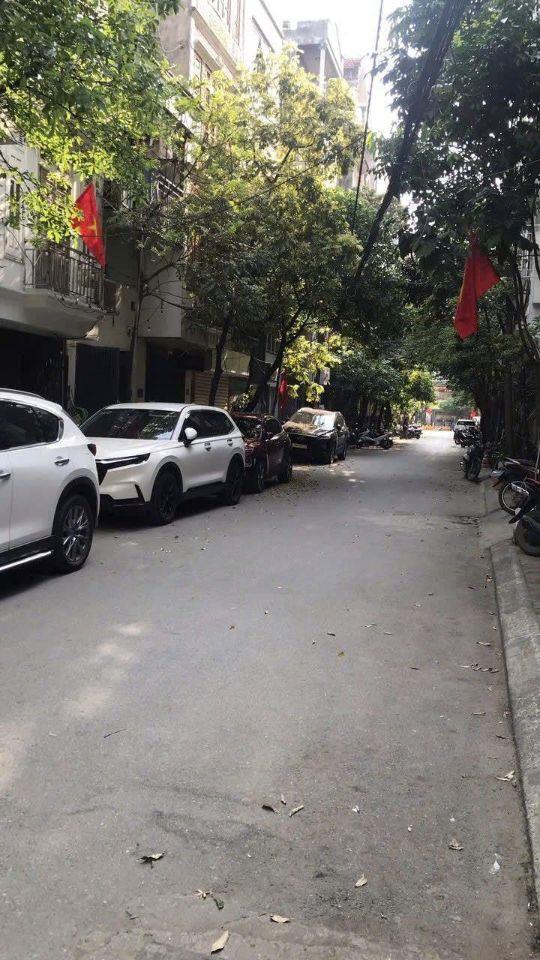Cho thuê nhà ngõ 241 Chiến Thắng, Hà Đông 35m x 4T Ô TÔ ĐỖ CỬA giá 13.5 triệu