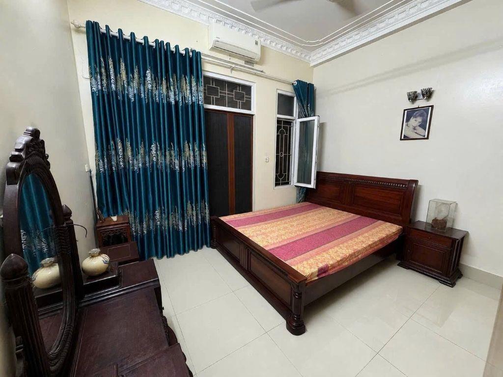 Cho thuê nhà ngõ 278 Nghi Tàm, Tây Hồ 45m x 5T(6 ngủ) giá 13 triệu