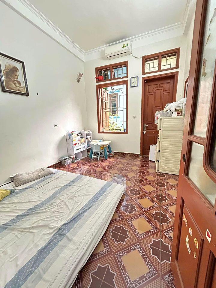 Cho thuê nhà ngõ 750 Kim Giang, Thanh Xuân 30m x 5T (3ngủ) FULL ĐỒ, OTO giá 10 triệu