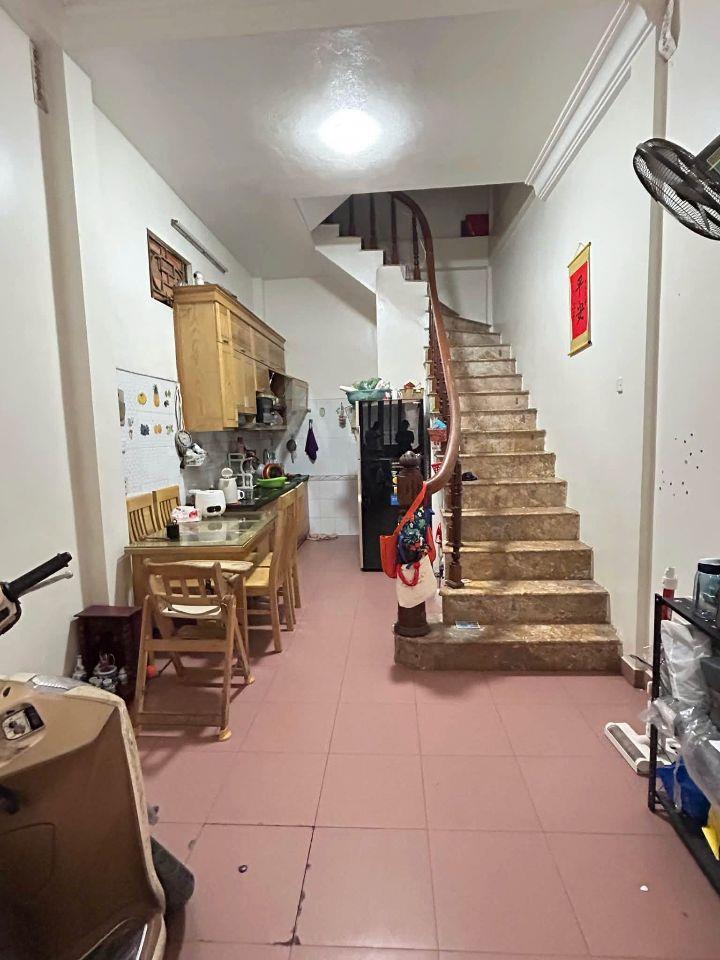 Cho thuê nhà ngõ 750 Kim Giang, Thanh Xuân 30m x 5T (3ngủ) FULL ĐỒ, OTO giá 10 triệu