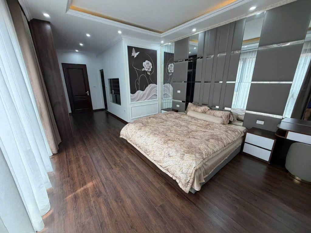 Nhà đẹp, thang máy, lô góc, nội thất xịn ngõ 82 Kim Mã, Ba Đình 42m x 6T_22 triệu