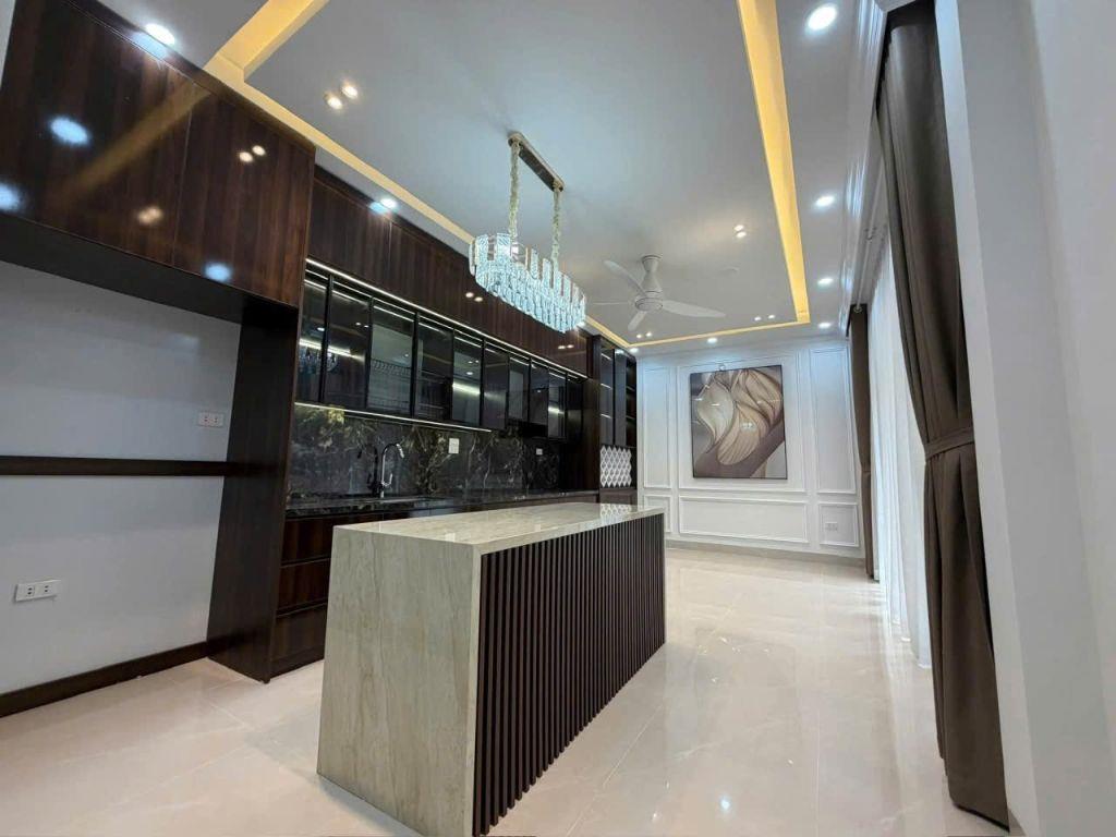 Nhà đẹp, thang máy, lô góc, nội thất xịn ngõ 82 Kim Mã, Ba Đình 42m x 6T_22 triệu