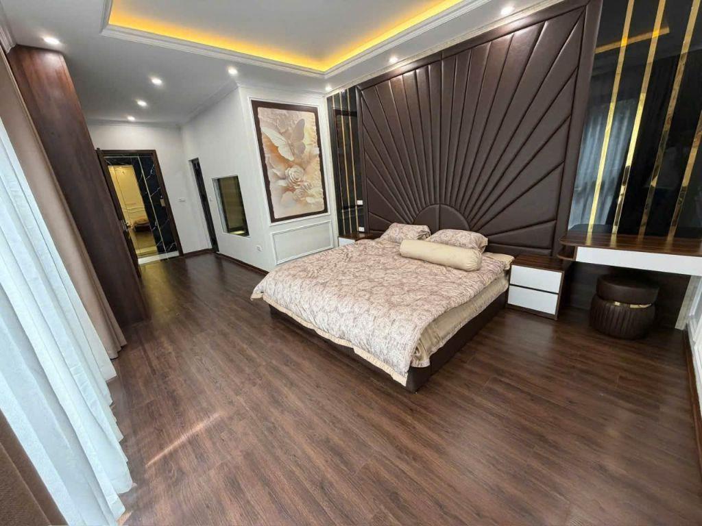 Nhà đẹp, thang máy, lô góc, nội thất xịn ngõ 82 Kim Mã, Ba Đình 42m x 6T_22 triệu