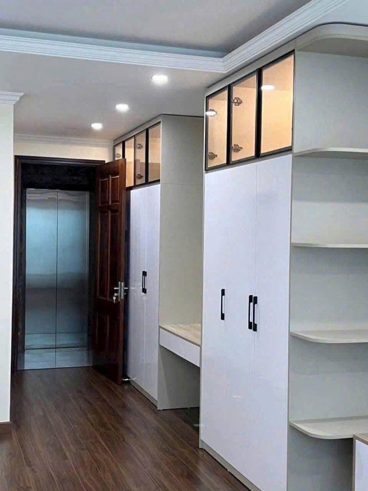 Cho thuê nhà có THANG MÁY, GARA Ô TÔ Nguyễn Văn Huyên, Cầu Giấy 50m x 6T_29 triệu