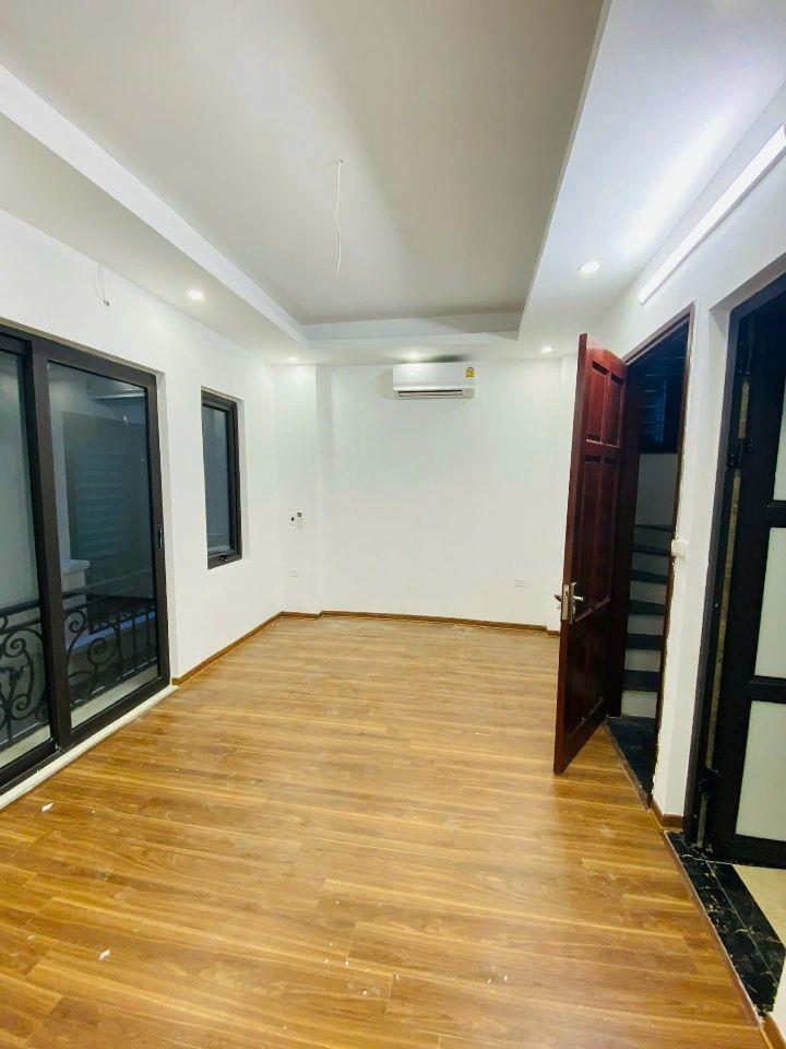Cho thuê nhà ngõ 21 Lê Văn Lương, Thanh Xuân 35m x 6T(4 ngủ kk) giá 13 triệu