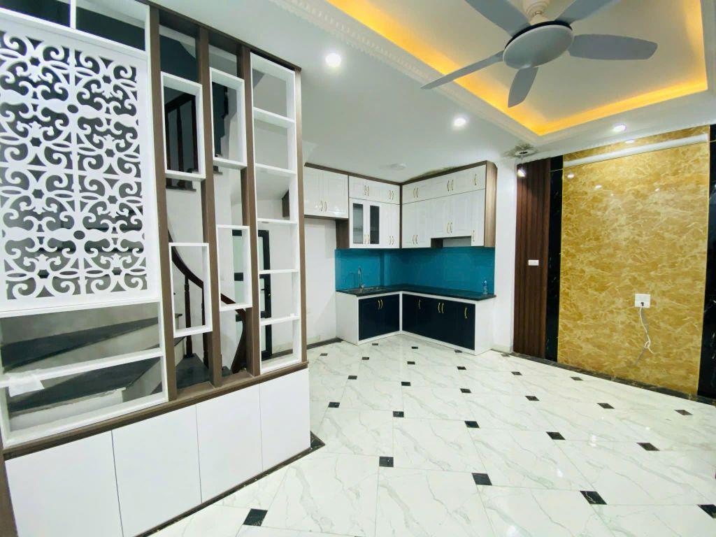 Cho thuê nhà ngõ 21 Lê Văn Lương, Thanh Xuân 35m x 6T(4 ngủ kk) giá 13 triệu