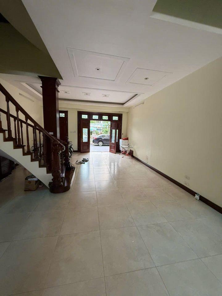 Cho thuê nhà KĐT Yên Hoà, Cầu Giấy 80m x 4T OTO , KD giá 36.5 triệu