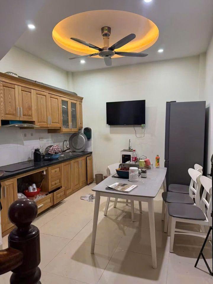 Cho thuê nhà Nguyễn Hoàng, Mỹ Đình _Nam Từ Liêm 40m x 5T (7 phòng) giá 15 triệu