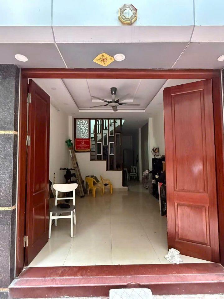 Cho thuê nhà Nguyễn Hoàng, Mỹ Đình _Nam Từ Liêm 40m x 5T (7 phòng) giá 15 triệu