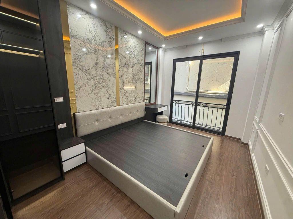Cho thuê nhà ngõ 38 Xuân La, Tây Hồ 32m x 5T THANH MÁY, NHÀ ĐẸP, FULL ĐỒ giá 19tr