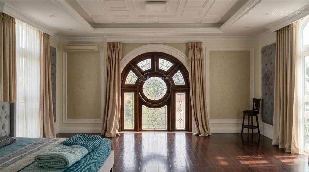 Bán biệt thự hồ bên vườn thảo điền, quận 2  360m² 70 tỷ