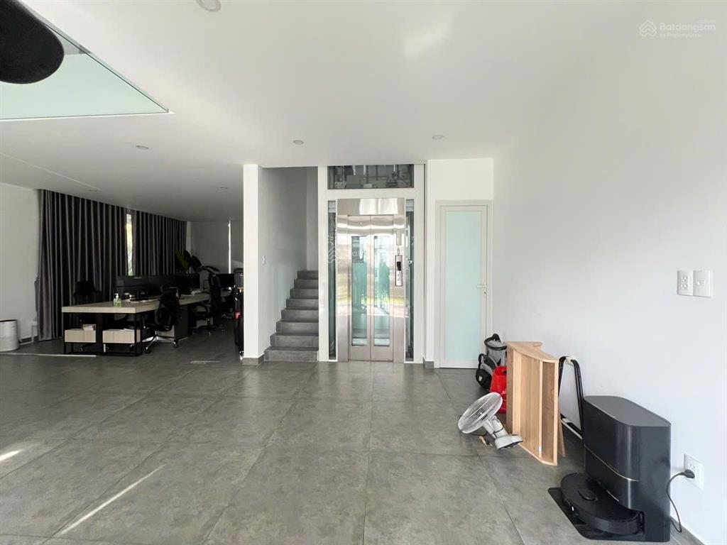 Cho thuê villa cao cấp phường an khánh 350m2 sân vườn rộng gara riêng thang máy 5pn 85tr