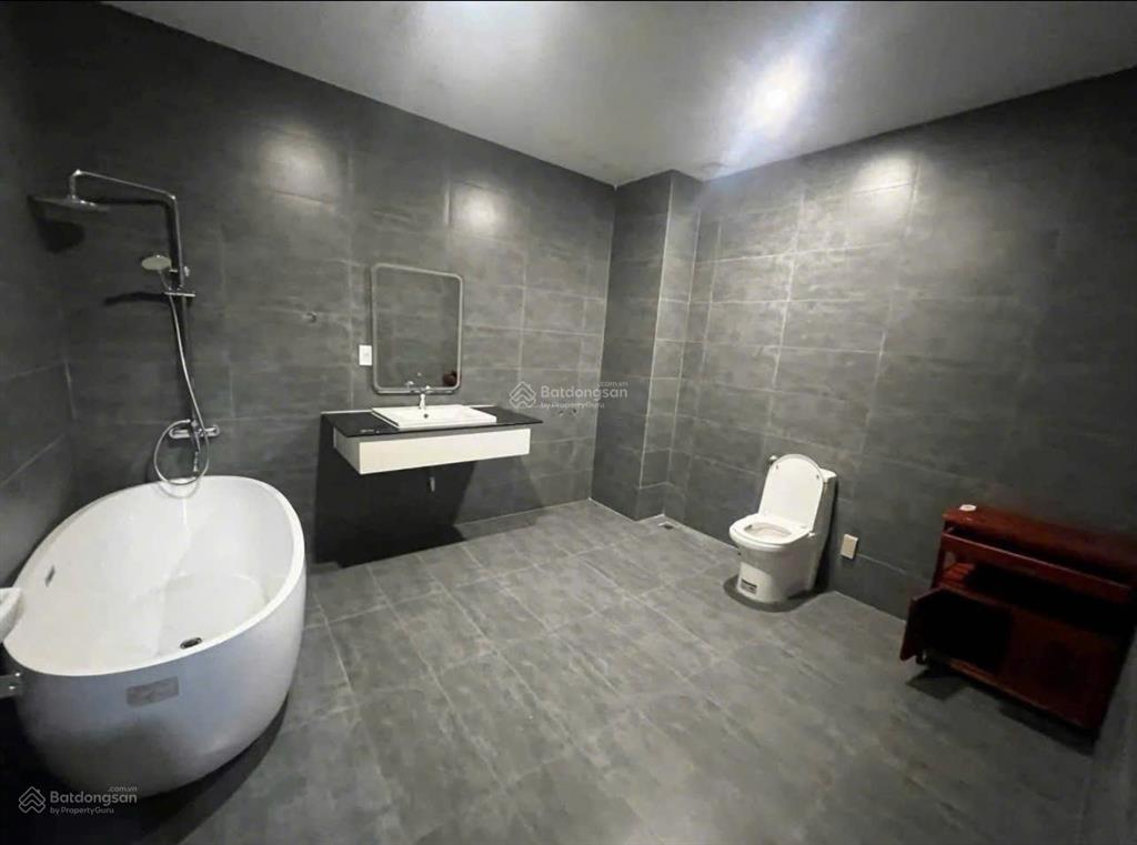 Cho thuê villa cao cấp phường an khánh 350m2 sân vườn rộng gara riêng thang máy 5pn 85tr