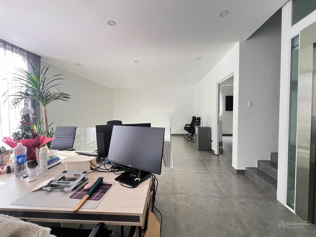 Cho thuê villa cao cấp phường an khánh 350m2 sân vườn rộng gara riêng thang máy 5pn 85tr