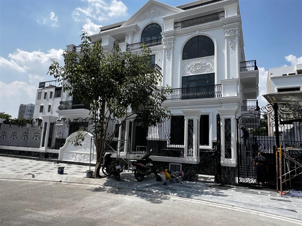 Cần cho thuê tòa nhà văn phòng mới keng 1200m2 sàn suốt  300tr