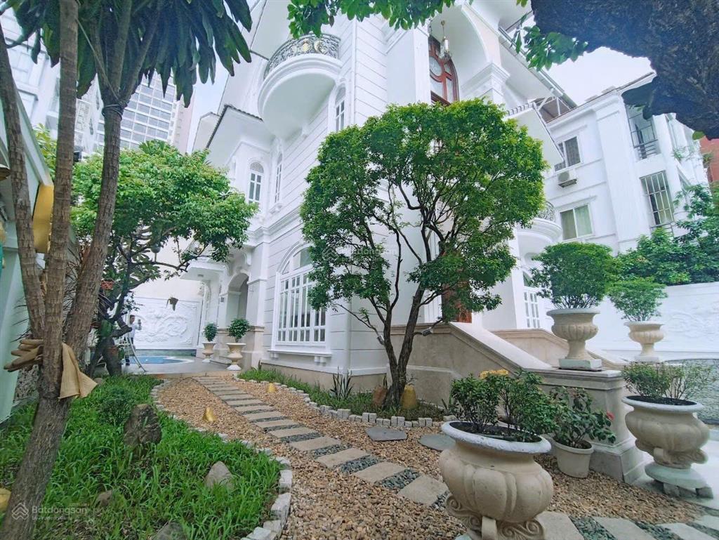 Cần bán villa giá tốt còn sót lại giữa thảo điền  350m2  62tỷ