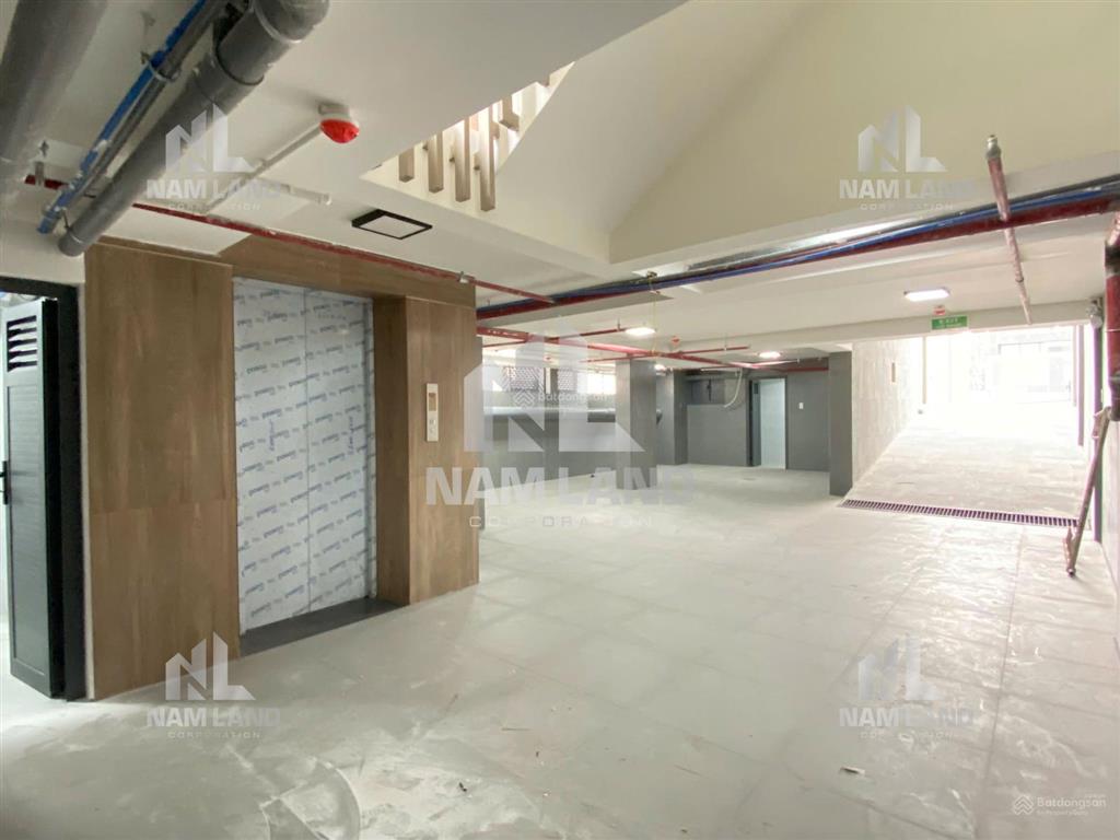 Building trần não  thoáng sáng dễ nhận dạng thương hiệu  hầm, 4 lầu, 160tr