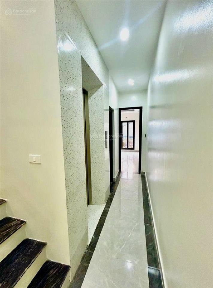 Nhà 5 tầng mới coong mặt phố yên duyên 40m2  14,3 tỷ  ô tô tránh