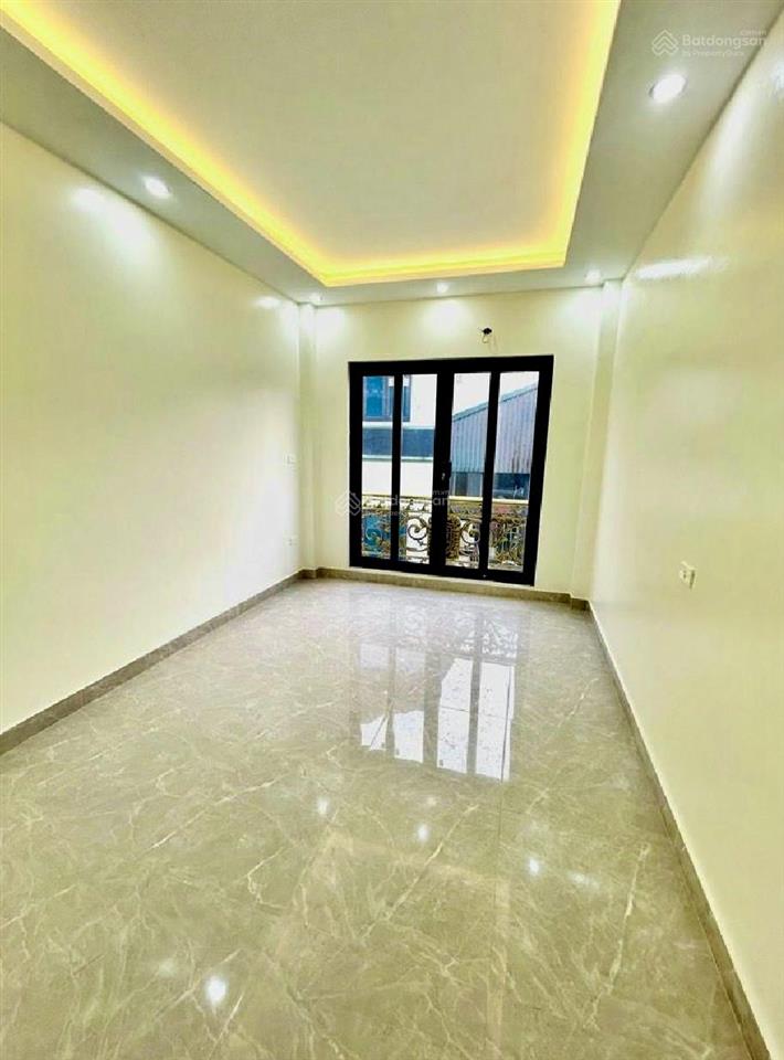 Nhà 5 tầng mới coong mặt phố yên duyên 40m2  14,3 tỷ  ô tô tránh