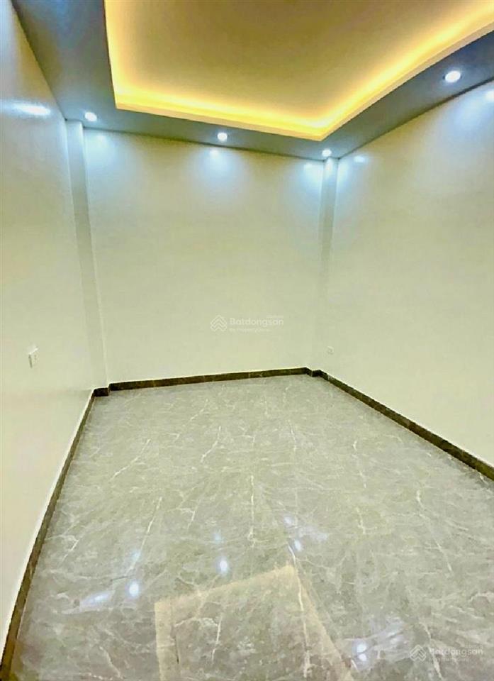 Nhà 5 tầng mới coong mặt phố yên duyên 40m2  14,3 tỷ  ô tô tránh