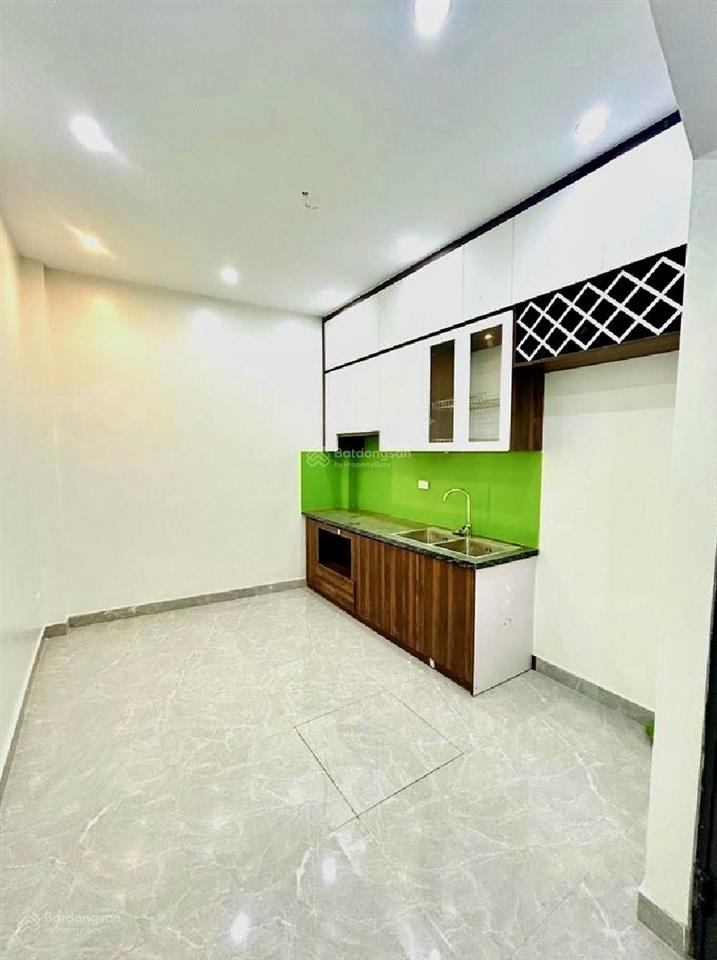 Nhà 5 tầng mới coong mặt phố yên duyên 40m2  14,3 tỷ  ô tô tránh