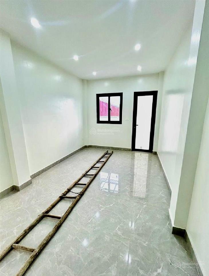 Nhà 5 tầng mới coong mặt phố yên duyên 40m2  14,3 tỷ  ô tô tránh
