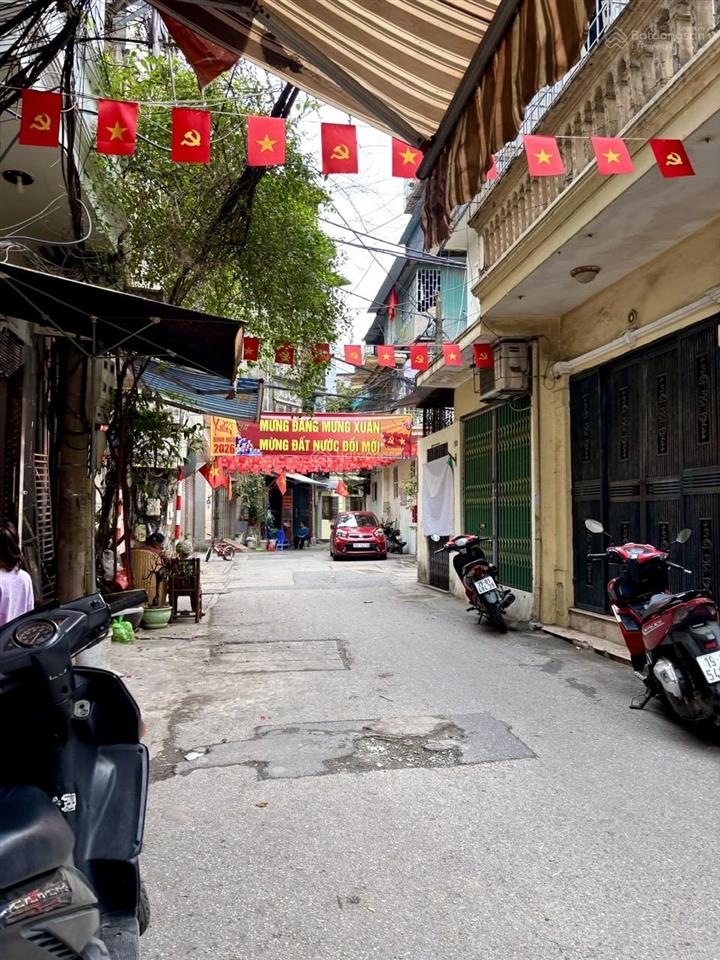 Nhà tô hoàng 22m2  5,5 tỷ 2 mặt ngõ thoáng  vài bước ra phố bạch mai