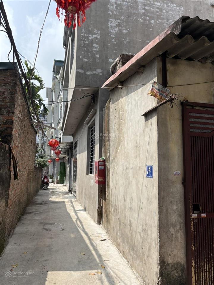 Nhà tô hoàng 3 tầng 20m2  2,5 tỷ  vài bước ra phố bạch mai