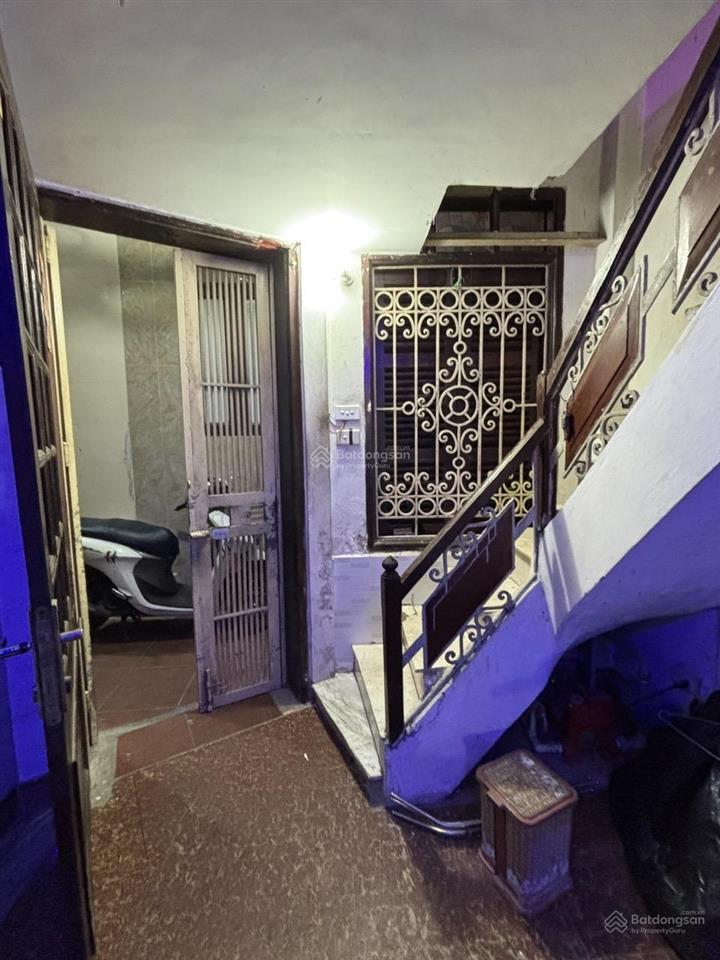 Nhà tô hoàng 3 tầng 20m2  2,5 tỷ  vài bước ra phố bạch mai