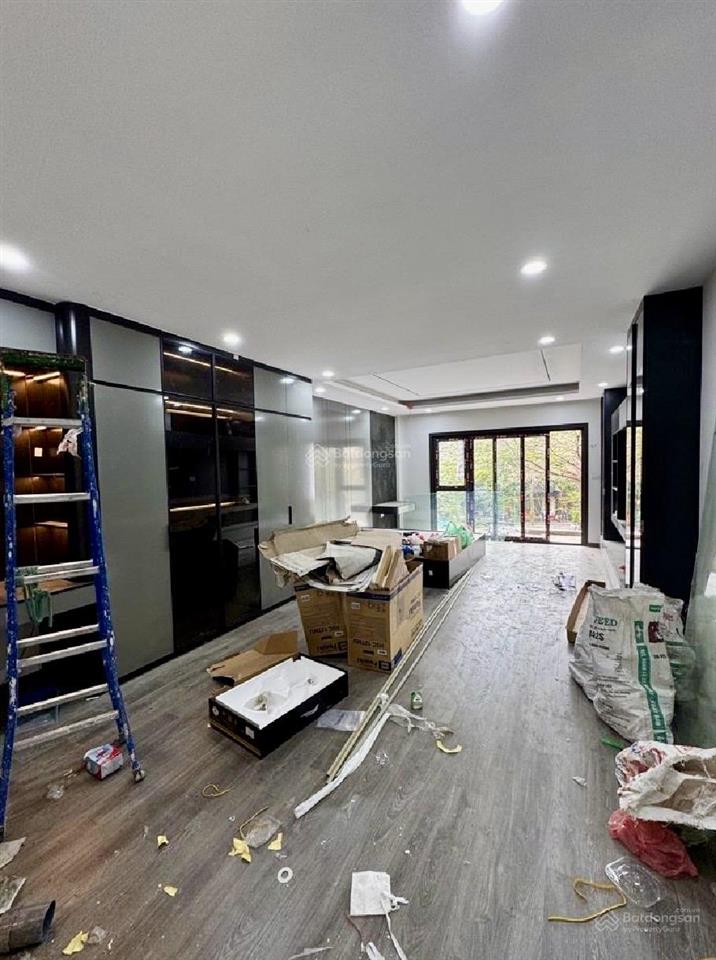 Nhà 7 tầng thang máy mặt bờ sông sét 60m230,7 tỷ vỉa hè full nội thất